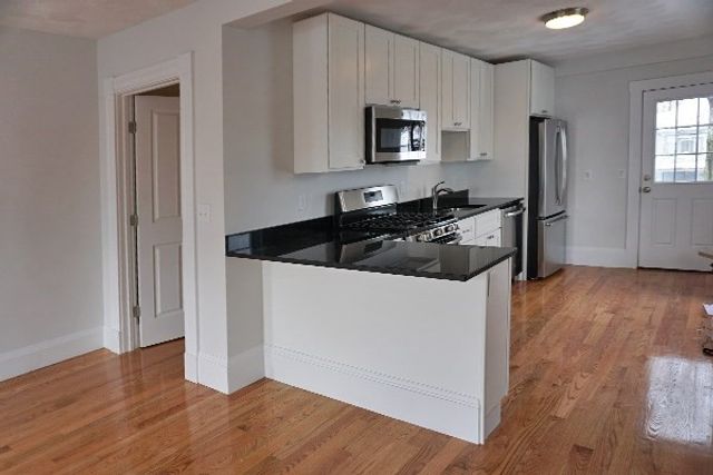 252 Ash St 04, Waltham, MA 02453