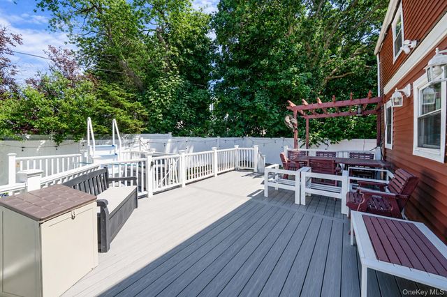 14 Benmor Court, Plainview, NY 11803