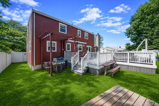 14 Benmor Court, Plainview, NY 11803