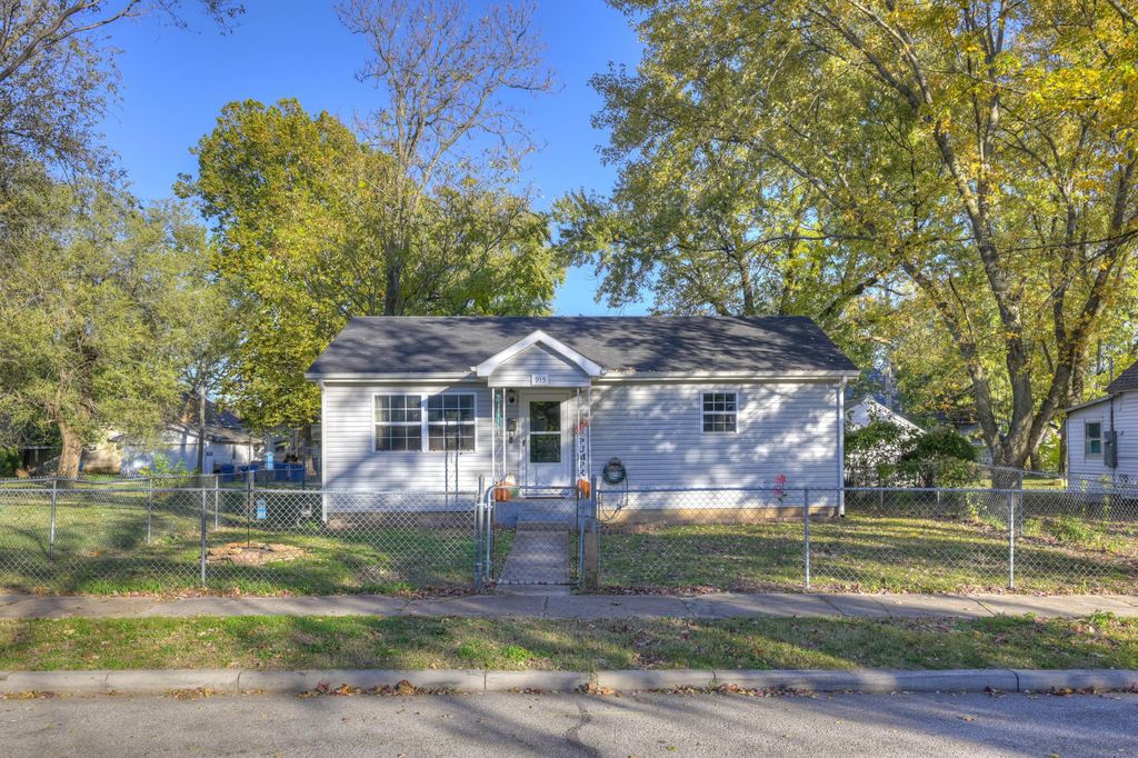 915 Murphy Avenue, Joplin, MO 64801