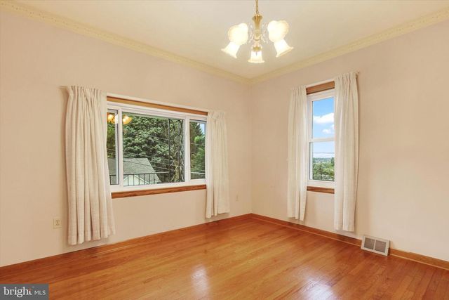 215 MOUNT AIRY AVE, Waynesboro, PA 17268