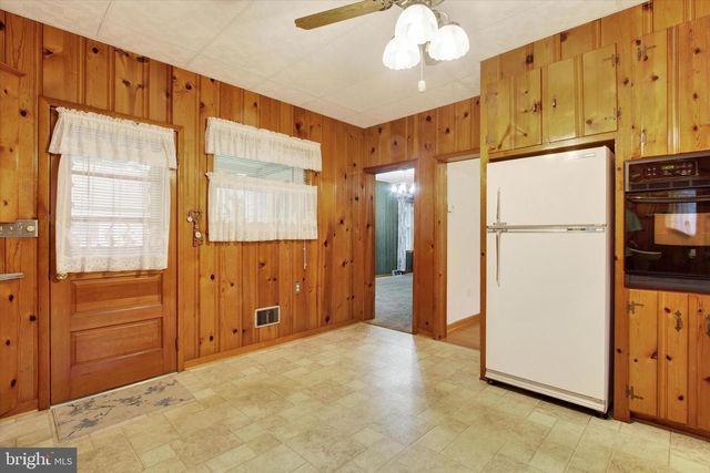 215 MOUNT AIRY AVE, Waynesboro, PA 17268