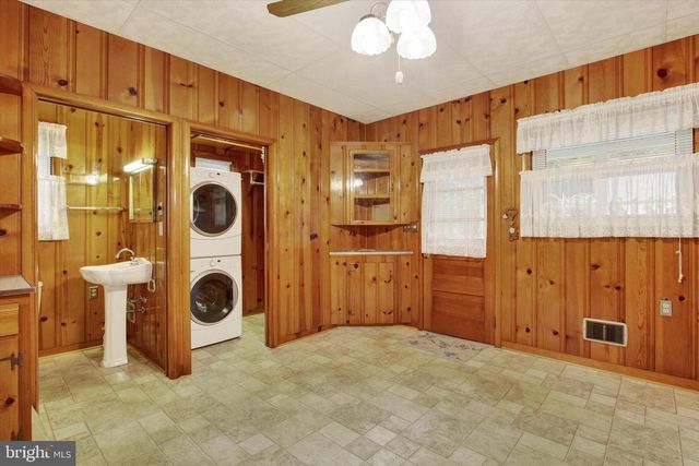215 MOUNT AIRY AVE, Waynesboro, PA 17268