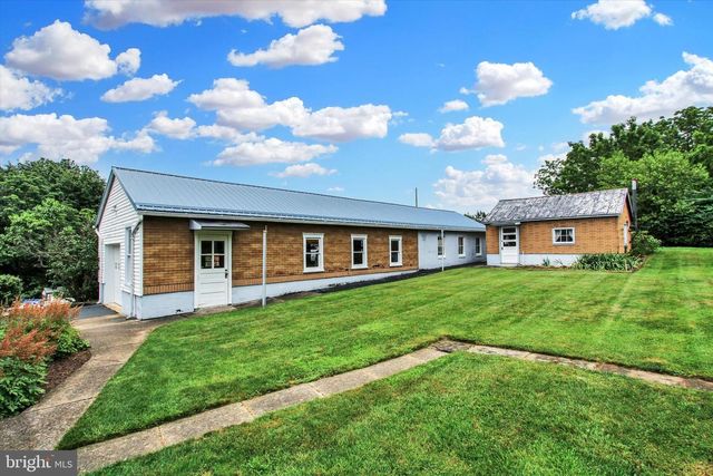 215 MOUNT AIRY AVE, Waynesboro, PA 17268