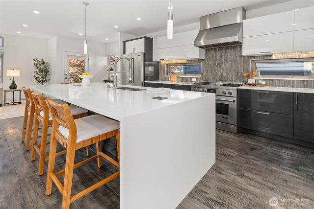 8347 12th Avenue NW, Seattle, WA 98117