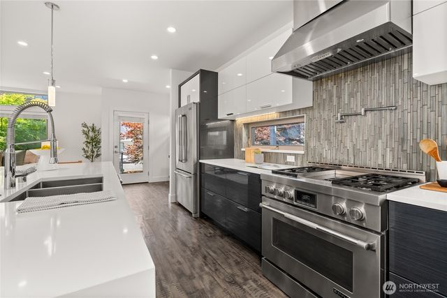 8347 12th Avenue NW, Seattle, WA 98117
