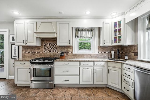 302 WASHINGTON AVE, Pitman, NJ 08071