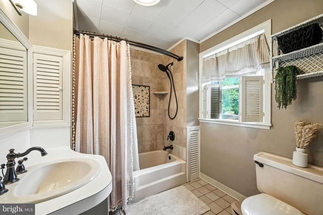 302 WASHINGTON AVE, Pitman, NJ 08071