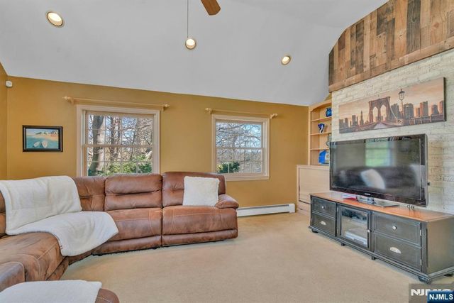 1 Crescent Place, Ho-ho-kus, NJ 07423