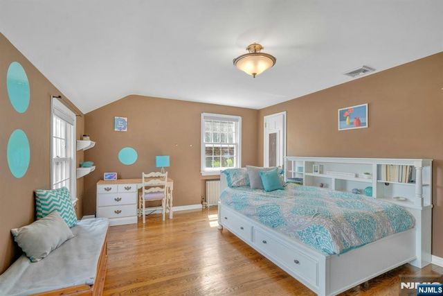 1 Crescent Place, Ho-ho-kus, NJ 07423