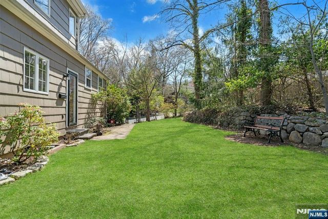 1 Crescent Place, Ho-ho-kus, NJ 07423