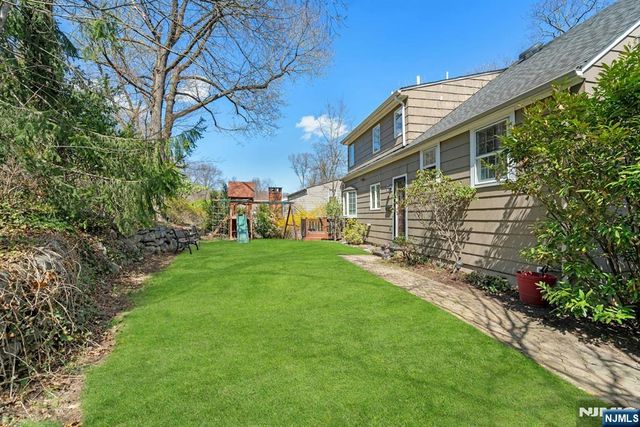 1 Crescent Place, Ho-ho-kus, NJ 07423