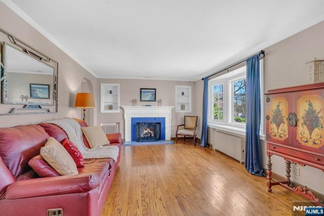1 Crescent Place, Ho-ho-kus, NJ 07423