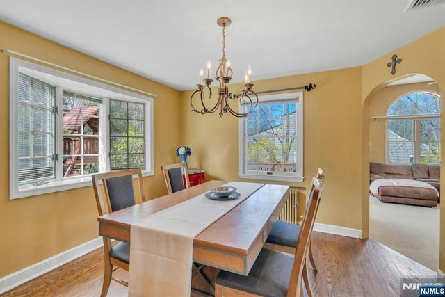 1 Crescent Place, Ho-ho-kus, NJ 07423