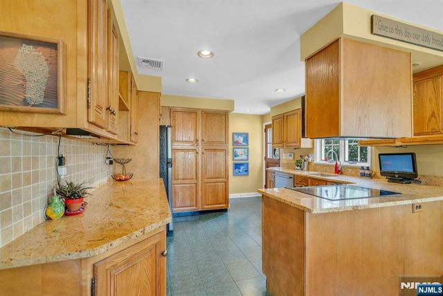1 Crescent Place, Ho-ho-kus, NJ 07423