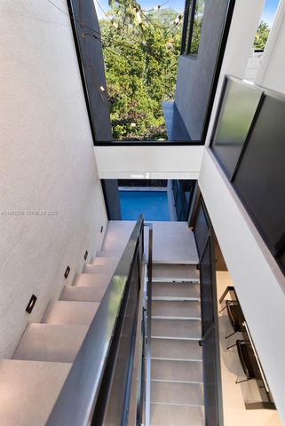 621 W 44th St, Miami Beach, FL 33140