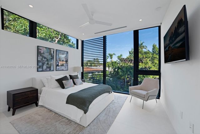 621 W 44th St, Miami Beach, FL 33140