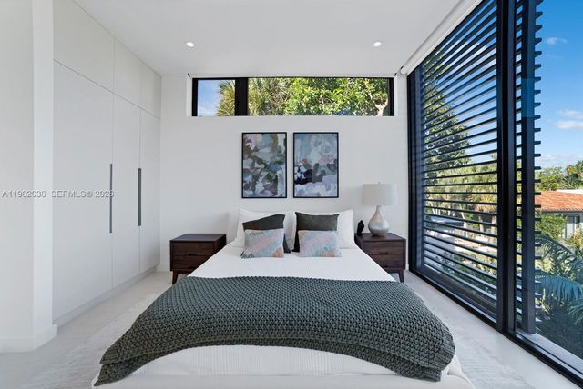 621 W 44th St, Miami Beach, FL 33140