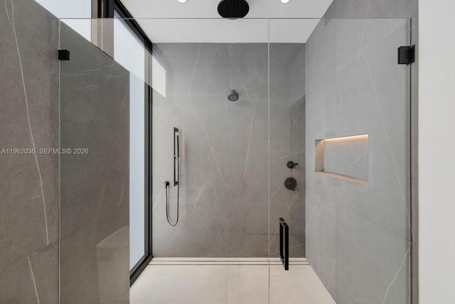 621 W 44th St, Miami Beach, FL 33140