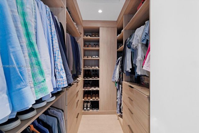 621 W 44th St, Miami Beach, FL 33140