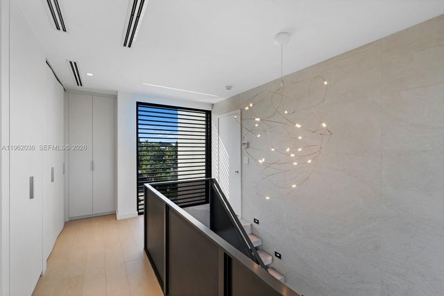 621 W 44th St, Miami Beach, FL 33140