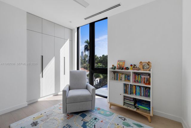 621 W 44th St, Miami Beach, FL 33140