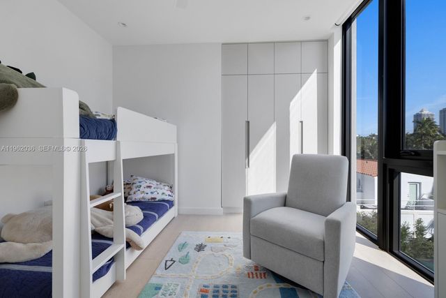 621 W 44th St, Miami Beach, FL 33140