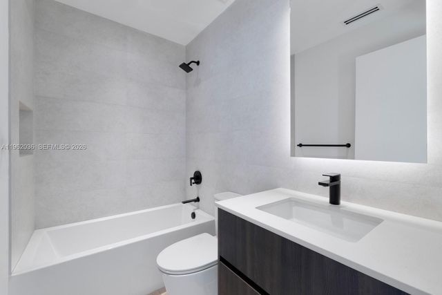 621 W 44th St, Miami Beach, FL 33140