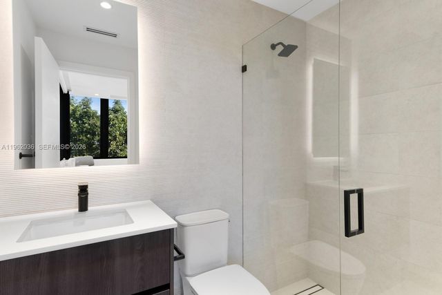 621 W 44th St, Miami Beach, FL 33140