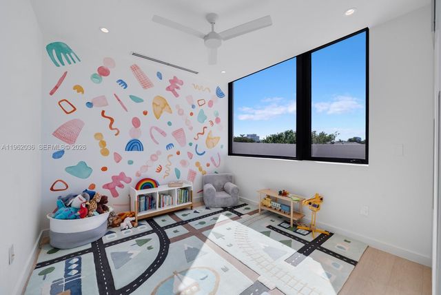 621 W 44th St, Miami Beach, FL 33140