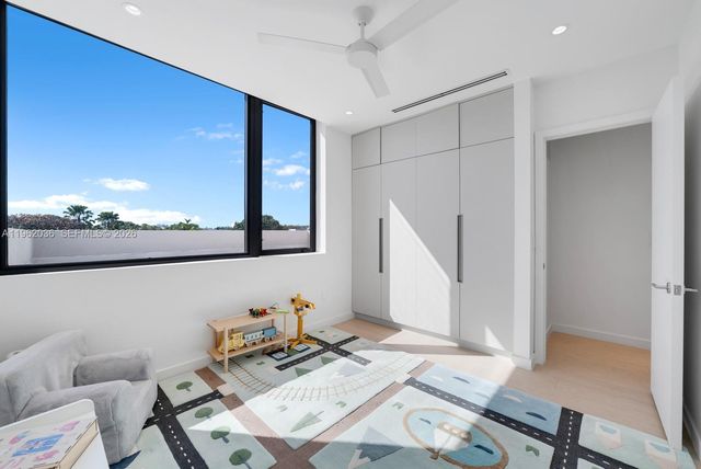 621 W 44th St, Miami Beach, FL 33140