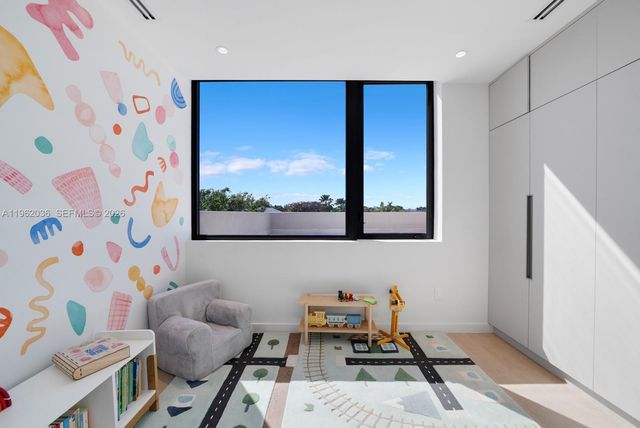 621 W 44th St, Miami Beach, FL 33140