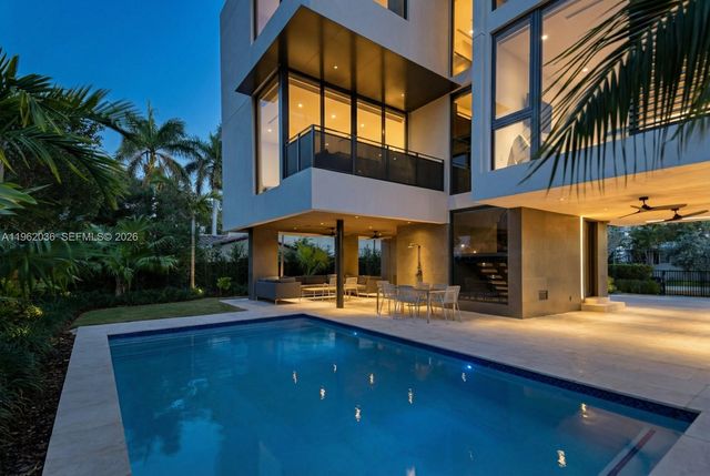 621 W 44th St, Miami Beach, FL 33140