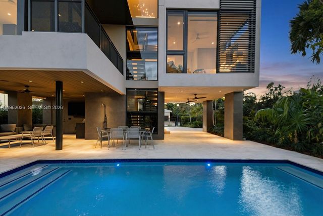 621 W 44th St, Miami Beach, FL 33140