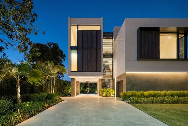 621 W 44th St, Miami Beach, FL 33140