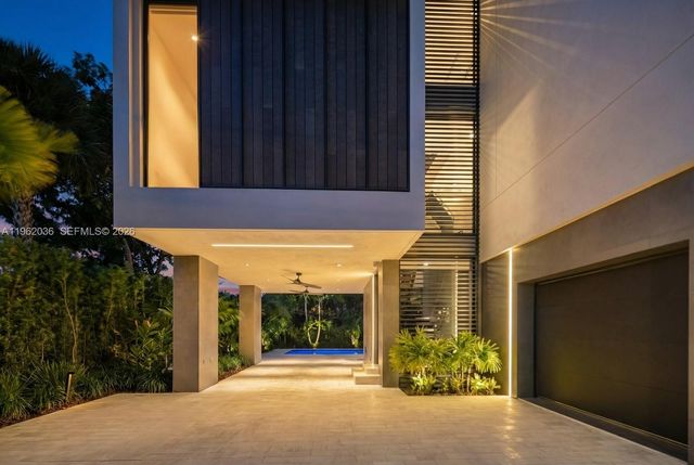 621 W 44th St, Miami Beach, FL 33140