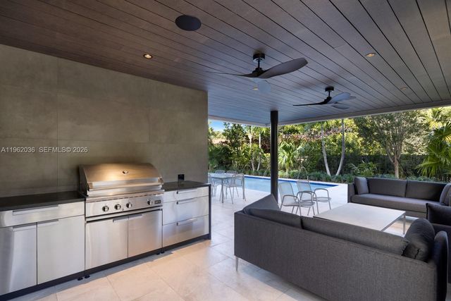 621 W 44th St, Miami Beach, FL 33140