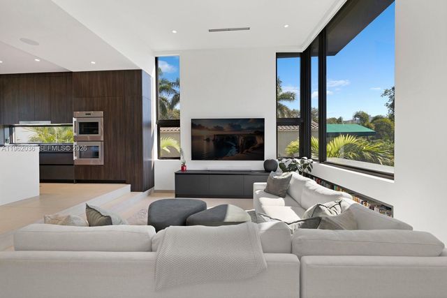 621 W 44th St, Miami Beach, FL 33140