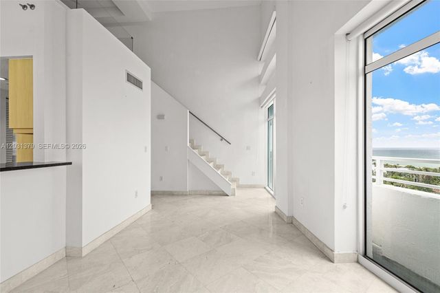 7600 Collins Ave 1210, Miami Beach, FL 33141