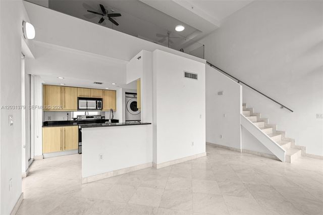 7600 Collins Ave 1210, Miami Beach, FL 33141