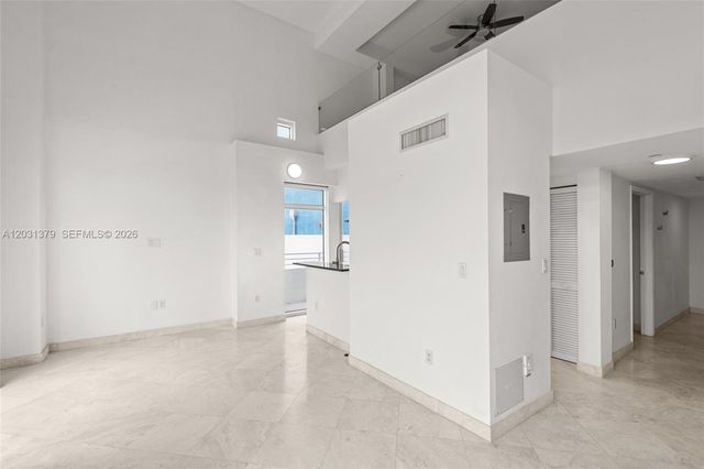 7600 Collins Ave 1210, Miami Beach, FL 33141