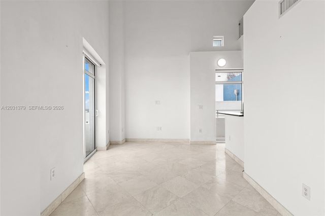 7600 Collins Ave 1210, Miami Beach, FL 33141
