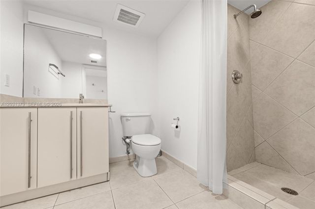 7600 Collins Ave 1210, Miami Beach, FL 33141