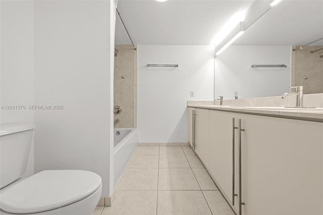 7600 Collins Ave 1210, Miami Beach, FL 33141