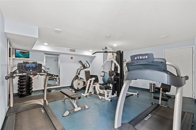 7600 Collins Ave 1210, Miami Beach, FL 33141