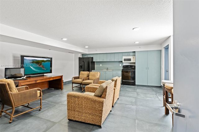 7600 Collins Ave 1210, Miami Beach, FL 33141