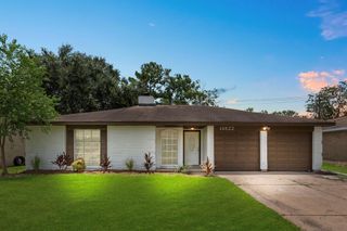 16822 David Glen Drive, Friendswood, TX 77546
