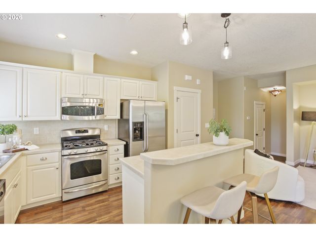 8656 Ne DELAMERE Way, Hillsboro, OR 97006