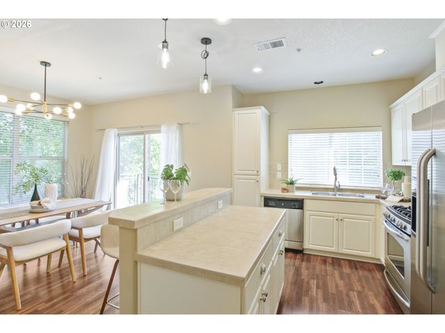 8656 Ne DELAMERE Way, Hillsboro, OR 97006