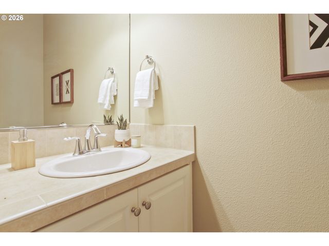 8656 Ne DELAMERE Way, Hillsboro, OR 97006